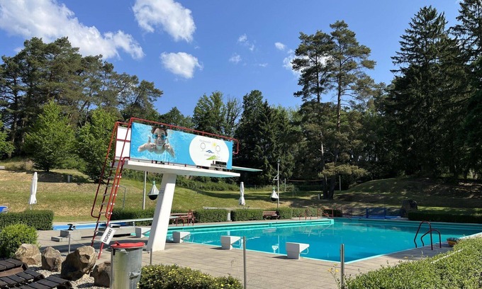 Bad Emstal House | Cosy apartment in villa for 4 guests with WIFI, pool, TV, terrace and pets allowed