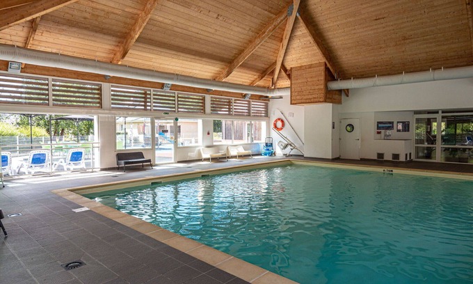 Saumur House | Cosy apartment in villa for 4 guests with internet, pool, TV, terrace and pets allowed