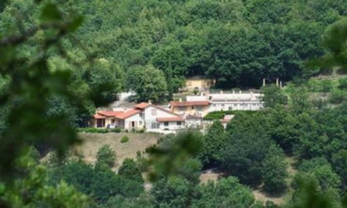 Gattaia Villa | Cosy apartment in villa for 2 people with WIFI, pool, pets allowed, panoramic view and parking