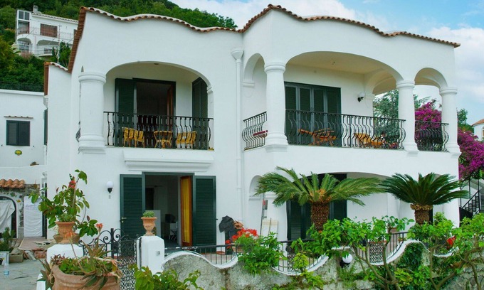 Casamicciola Terme Villa | Cosy apartment in villa for 2 guests with WIFI, TV, patio and parking