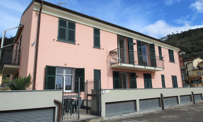 Sestri Levante Apartment | Cosy apartment for 5 guests with WIFI, TV and terrace