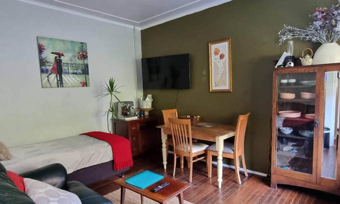 Greenhills Beach Apartment | Cosy Apartment Near Wanda Beach & Cronulla Golf Course - 5 Minute Walk