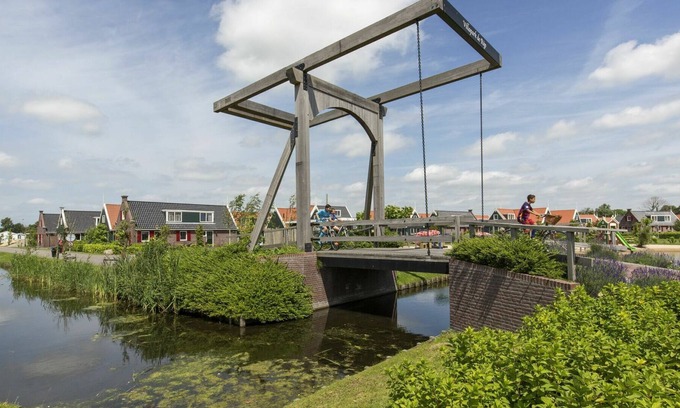 West-Graftdijk House | Cosy apartment in villa for 6 guests with WIFI, TV, terrace and parking