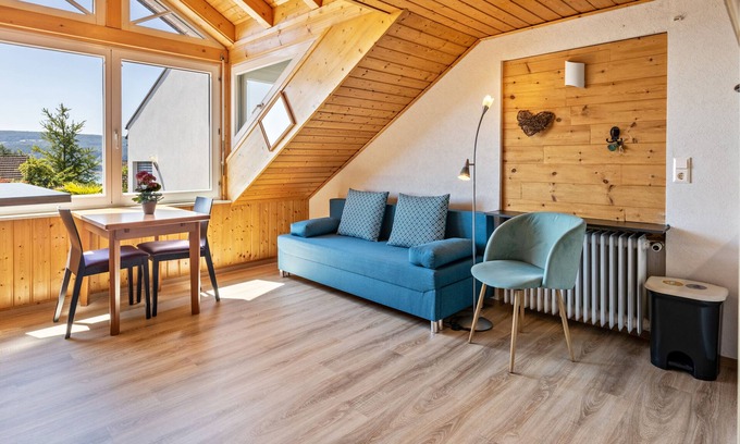 Gaienhofen Apartment | Cosy Apartment “Sonnenuntergang” close to Lake Constance with Lake View & Wi-Fi