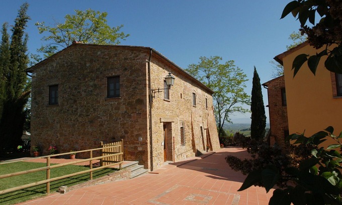 Montaione Apartment | Cosy apartment with WIFI, pool, A/C, TV, pets allowed and parking, close to San Gimignano