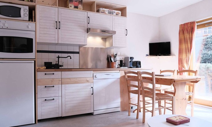 Areches Apartment | Cosy Apt with Pool Access, Near Slopes & Shops, Sleeps 3