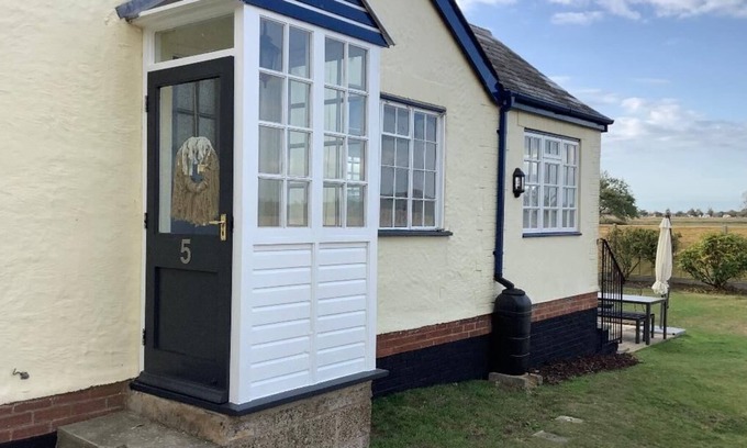 Southwold Cottage | Cosy Beach house in Southwold, sleeps 4, pet-friendly