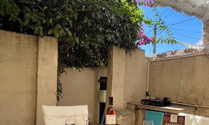 Bonneveine House | Cosy beachfront house with patio