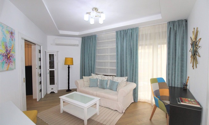 Gara de Nord Apartment | Cosy central apartment near to the train station!