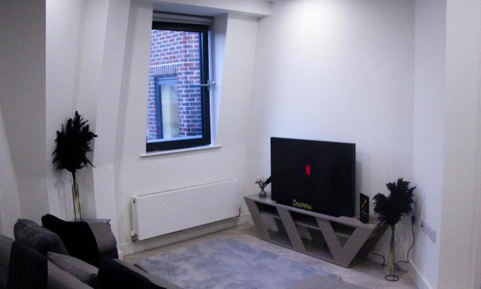 Bedford Apartment | Cosy Central Bedford Apt - Free Parking, Gym, Netflix & Sky