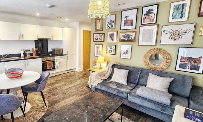 High Wycombe Apartment | Cosy Central Boho City Apartment