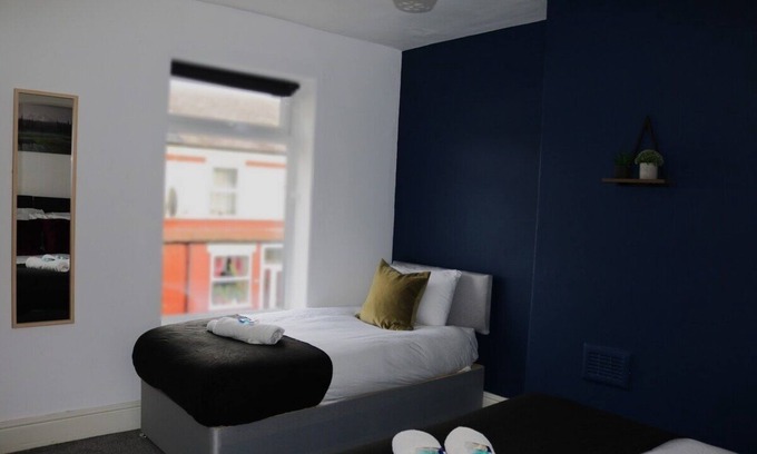 Warrington House | Cosy & Central w/Free Parking