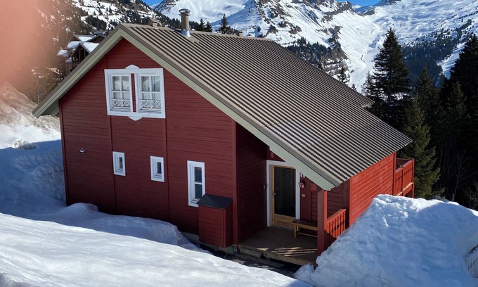 Flaine Ski Chalet | Cosy Chalet 10 p (babies included) close by ski slopes