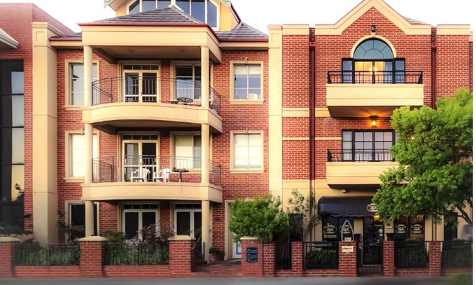 East Perth Apartment | Cosy, Charming, Classic. Executive 1 Bedroom Apartment