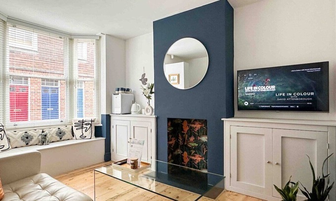 Canterbury Apartment | Cosy City Centre Oasis | Sleeps 4 | Amazing location