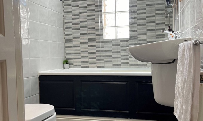 Larkhall Apartment | Cosy clean 1bed flat in the Heart of vibrant Clapham.