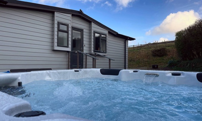 Tan-y-groes House | Cosy Clos Y Hendy Lodge