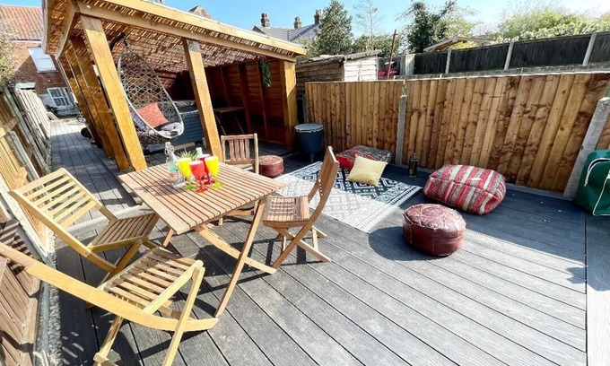 Sea Palling Cottage | Cosy Coastal Victorian Terrace-Dogs Welcome
