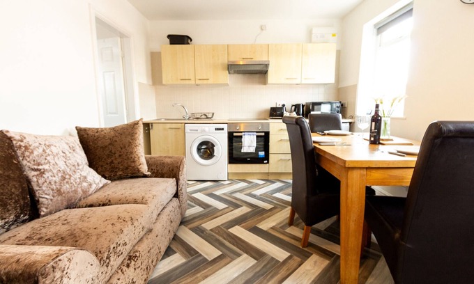 Swinton Apartment | Cosy & Compact Apartment in Swinton