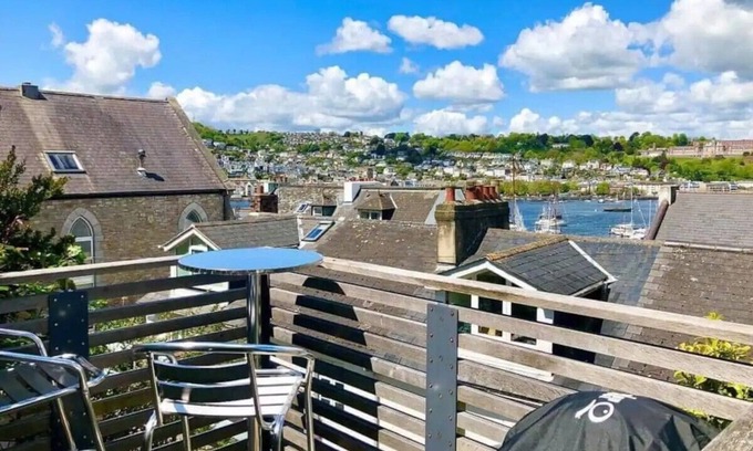 Dartmouth House | Cosy cottage close to the sea.