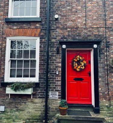 Macclesfield House | Cosy Cottage (Free parking)