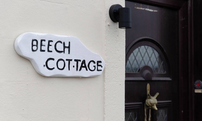 Bathgate House | Cosy Cottage in Armadale West Lothian.