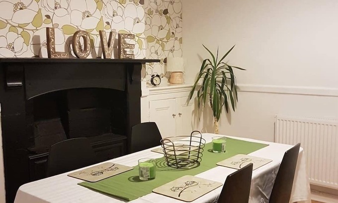 Grangetown House | Cosy cottage in the city centre. Parking free.