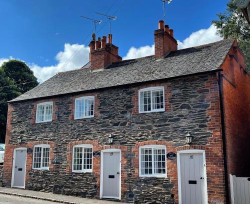 Woodhouse Eaves House | Cosy Cottage in the Heart of Charnwood Forest