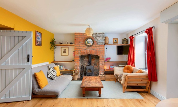 Bristol Floating Harbour House | Cosy Cottage nr The Cotswolds, Private Parking