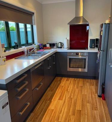 Miramar House | Cosy Cottage