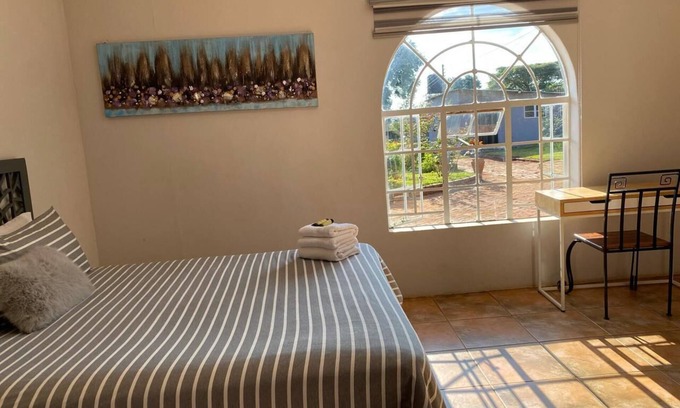 Harare East Cottage | Cosy Cottage Retreat with Garden, Hot Water & Solar Backup in Borrowdale Harare