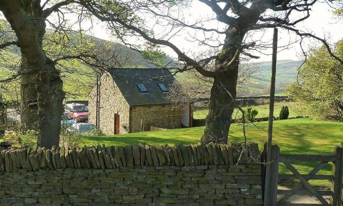 High Peak Apartment | Cosy,cottage style studio apartment with lovely countryside views.Pet friendly.