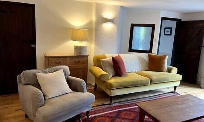 Tregony House | Cosy family home to explore the Roseland