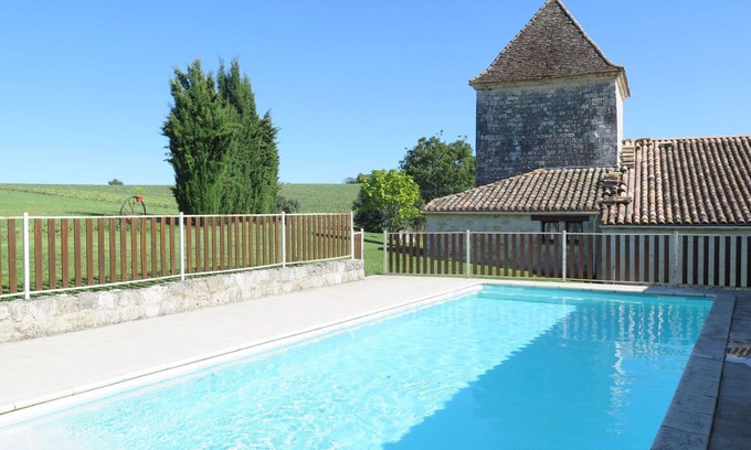 Dondas Villa | Cosy apartment in villa for 6 guests with pool, TV, terrace and panoramic view