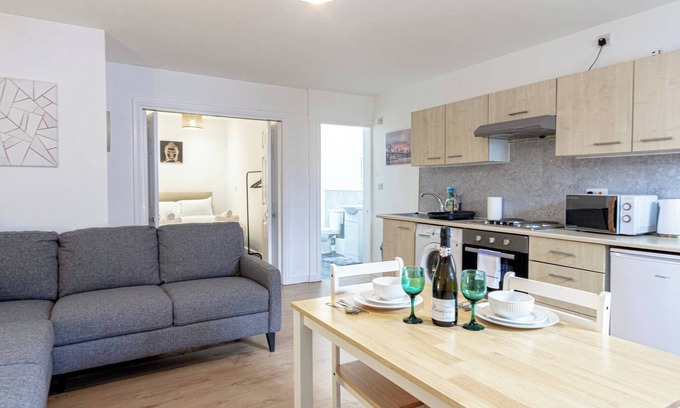 Swinton Apartment | Cosy & Fully Equipped Cottage in Swinton