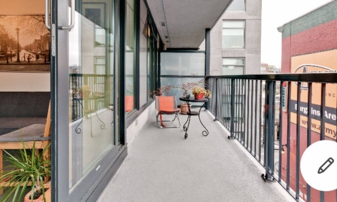 Gastown Apartment | Cosy Furnished Apartment in Heart of Vancouver