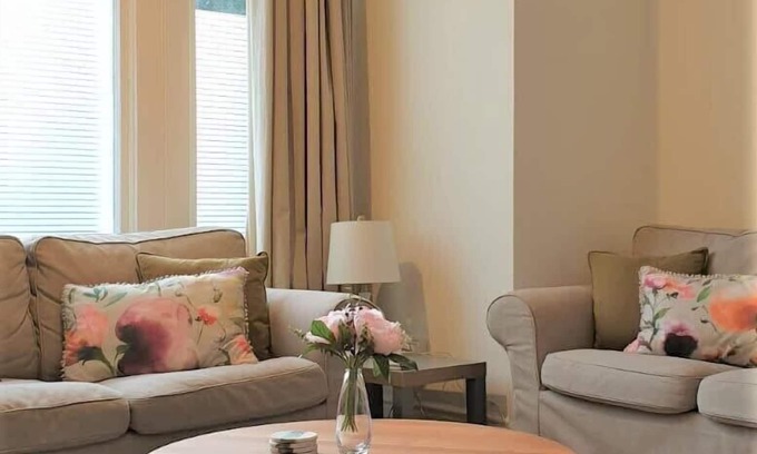 Walpole Apartment | Cosy Garden Flat With Parking *Long Stay Discount*