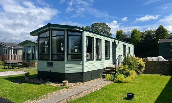 Natland House | Cosy Grasmere Static Caravan With Bathtub