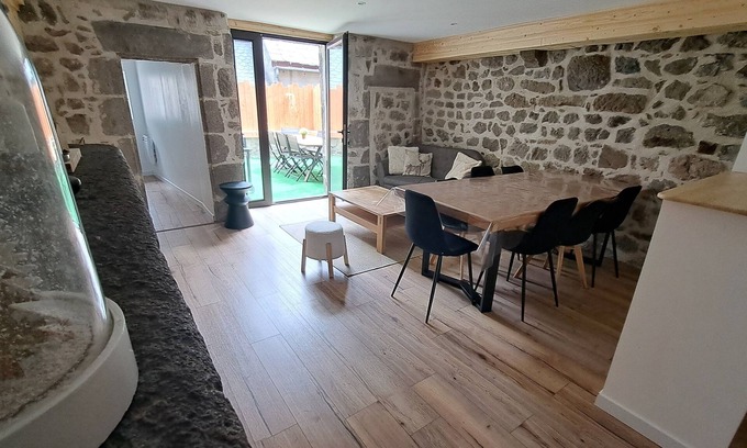 Besse-et-Saint-Anastaise House | Cosy house in the B-ffroy center of Besse.