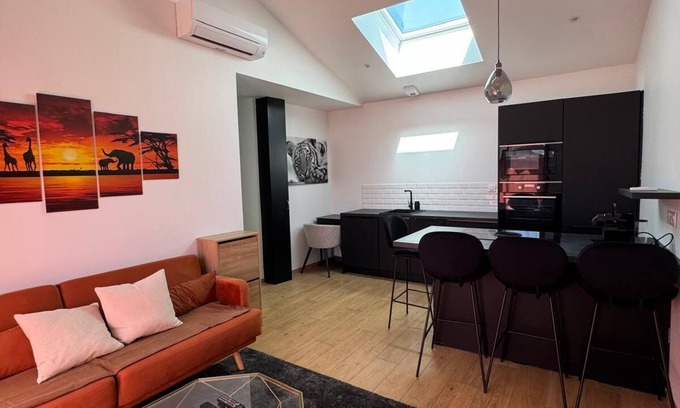 Villenave-d'Ornon House | Cosy house, residential area, garden and barbecue 20 minutes from Bordeaux.