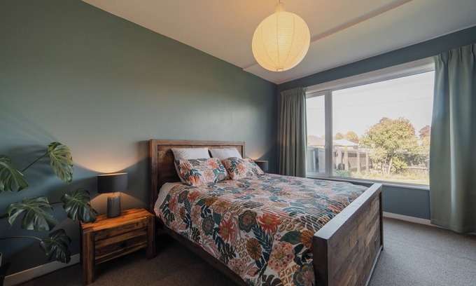 Somerfield House | Cosy House w/Beautiful Garden and Hot Tub. Pet Friendly!