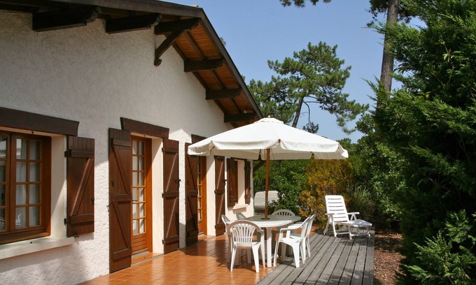 Le Canon House | Cosy house with garden + Terrace, ocean and bay in walking distance, Wifi and TV