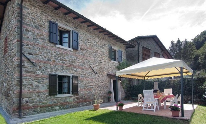 Castelnuovo di Garfagnana Apartment | Cosy apartment for 6 guests with WIFI, TV, panoramic view and parking