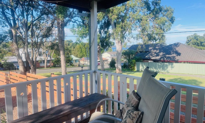 Lake Macquarie City Council House | Cosy little cottage in Brightwaters NSW close to the shores of Lake Macquarie.