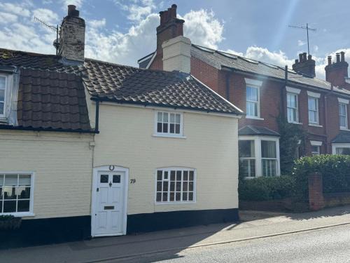 Martlesham Heath House | Cosy Little Cottage