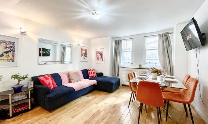 St. Johns Wood House | Cosy Little Venice 3-Bedroom house - Free Parking