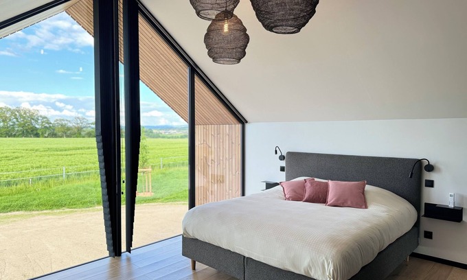 Bohon House | Cosy lodge with panoramic view from bedroom. Private hot-tub. Rest into nature!