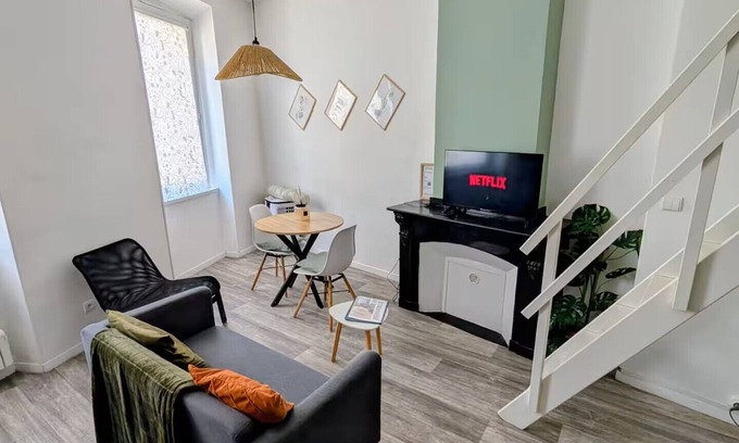Centre Historique Apartment | Cosy mezzanine studio in Narbonne town center, close to beaches