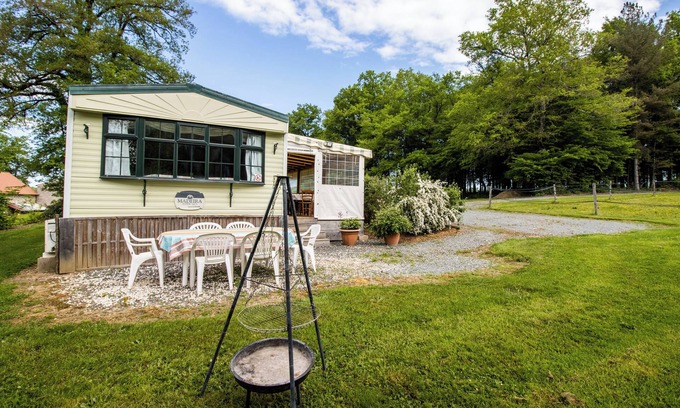 Chalais RV Rental | Cosy Mobile Home in a Quiet Setting, with Terrace and Shared Pool