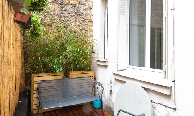 Croulebarbe Apartment | Cosy Nest Near Jardin des Plantes, by Veeve